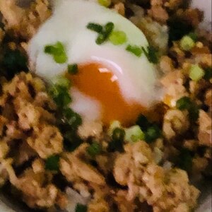 鶏肉と豆腐でヘルシー！鶏豆腐のそぼろ丼